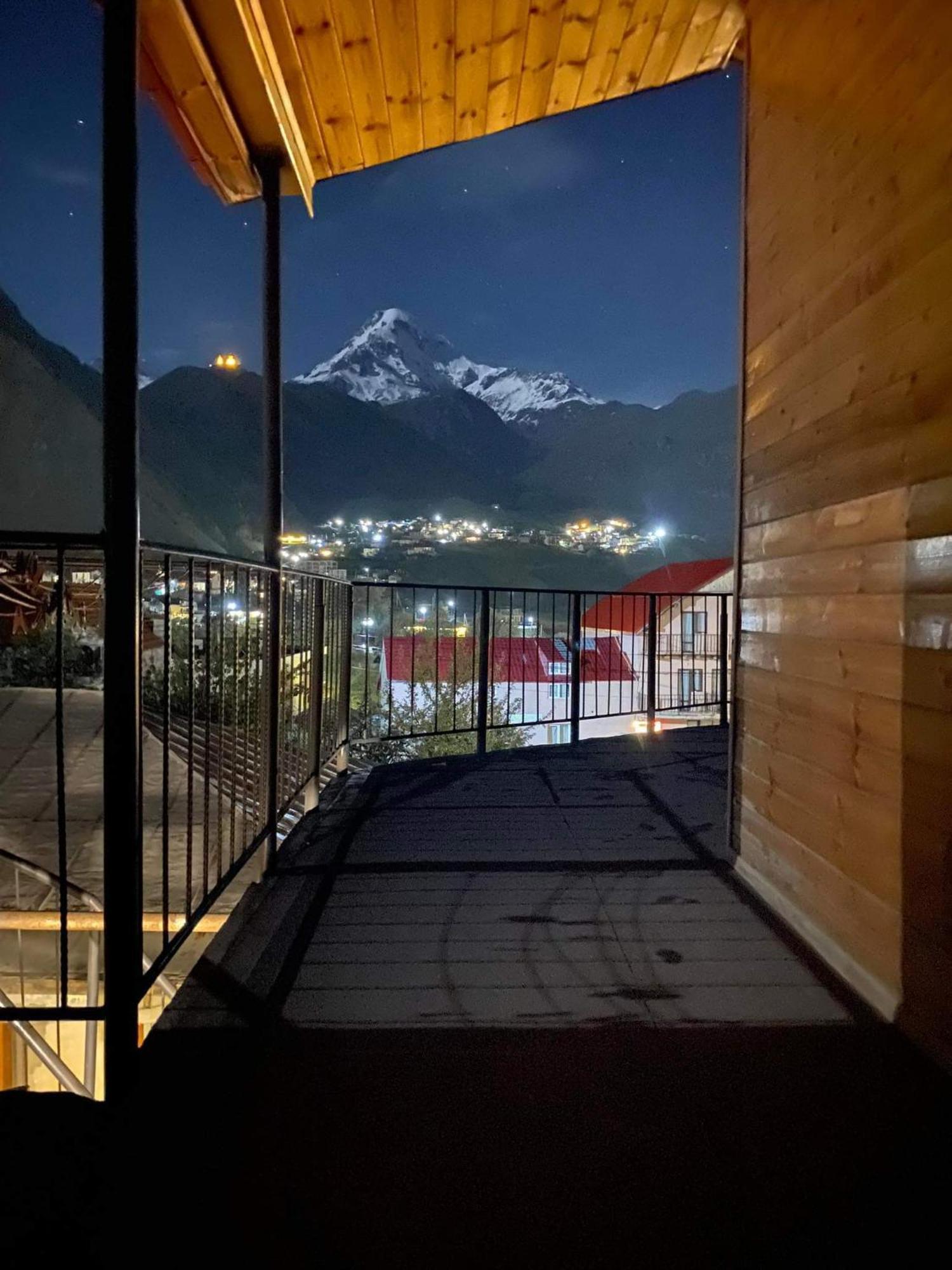 Готель Four Season In Kazbegi Номер фото