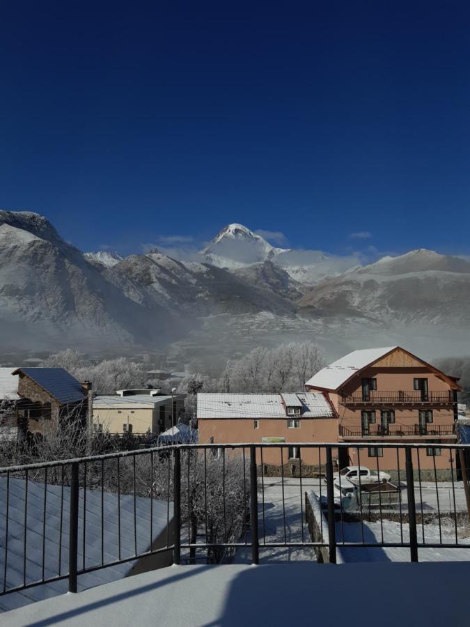 Готель Four Season In Kazbegi Екстер'єр фото